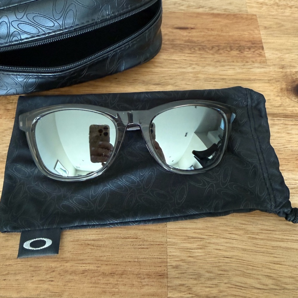 Costa Aleta sunglasses with polorized 580 lenses
